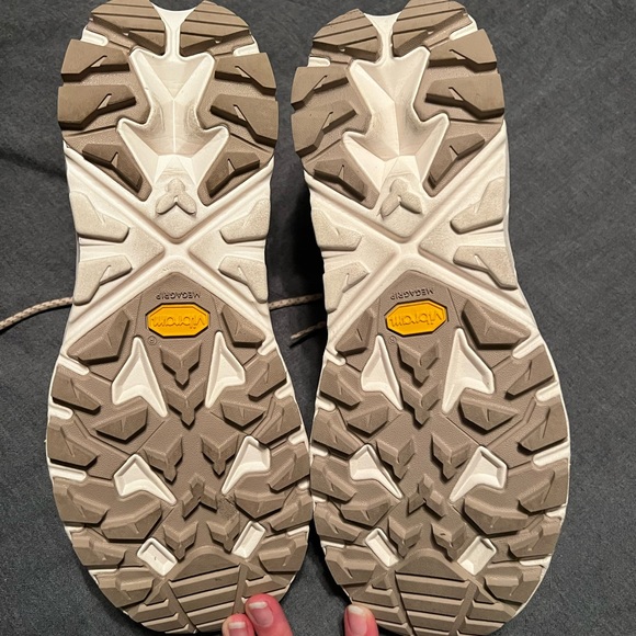 Hola Anacapa Low GTX Hiking Shoe in Eggnog/Shifting Sand W10 - Picture 7 of 9